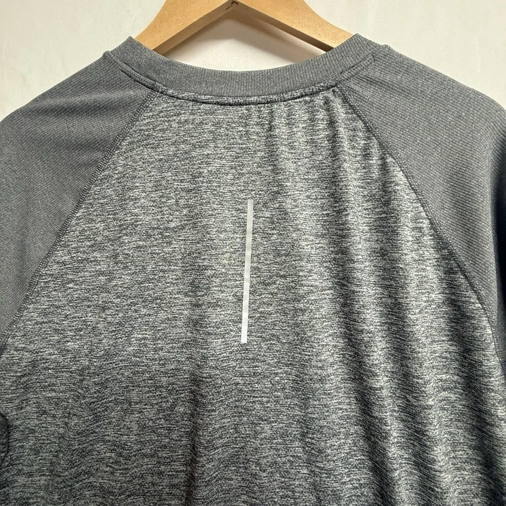 Nike XL Men's Long Sleeve Gray/Black Performance Training Top - Picture 7 of 13